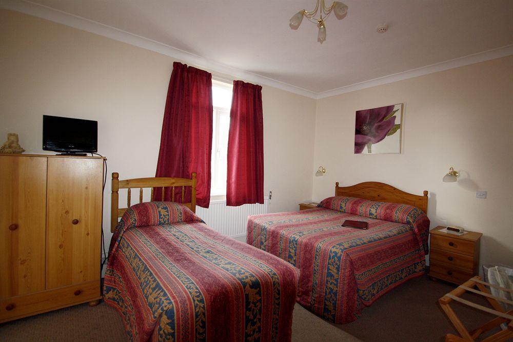 Gatwick Castle B&B Horley Exterior photo