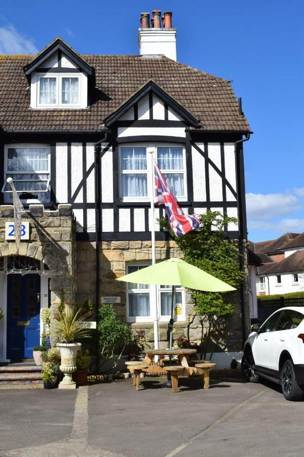 Gatwick Castle B&B Horley Exterior photo